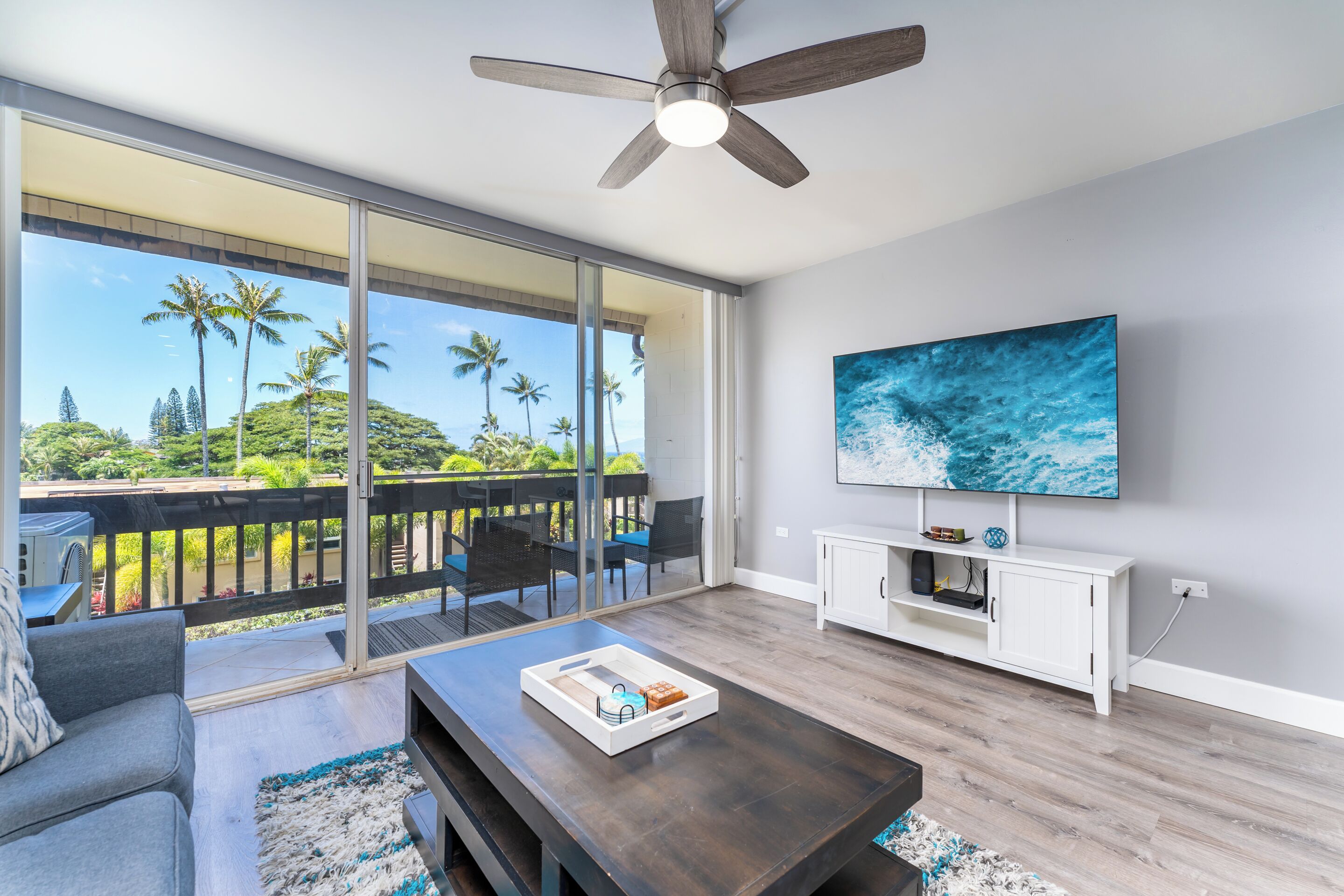 Well-equipped condo, pool, 5-minute walk to water, safe place to stay!