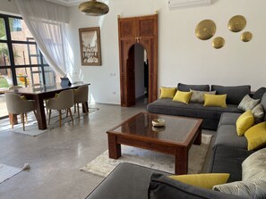 Smart TV, fireplace, books, stereo - VILLA Luxe 3 Suites, Heated pool, Bar, Billiards, Hammam, Jacuzzi Atlas view.... (Bouvet Island)