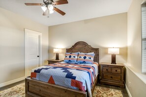 3 bedrooms, iron/ironing board, Internet, bed sheets