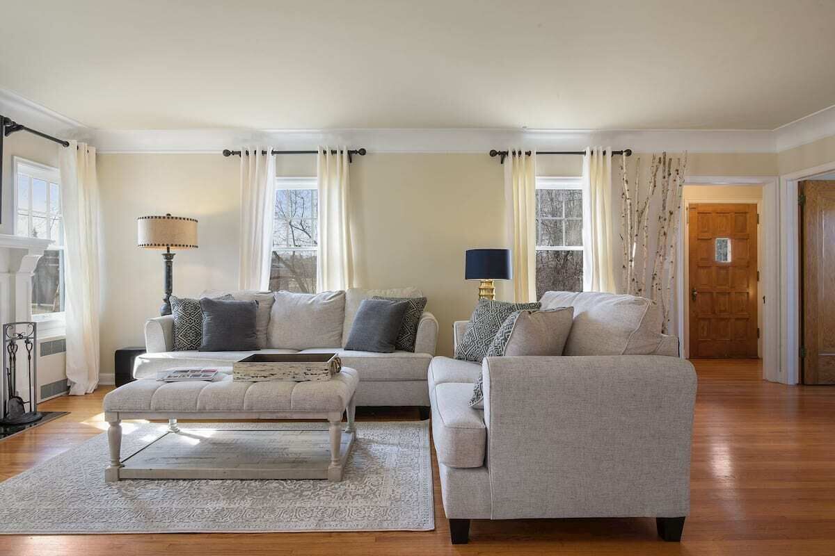 Cozy Cottage/Porch/Firepit Only 15min from Dt MPLS