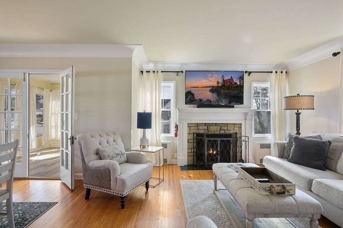 Cozy Cottage/Porch/Firepit Only 15min from Dt MPLS