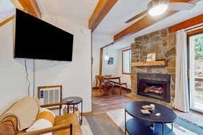 TV, fireplace, books - Cute condo with deck & fireplace - snowbird-friendly, minutes away from Sugar MT (Banner Elk)