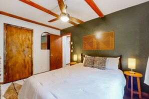 1 bedroom, travel cot, Internet, bed sheets