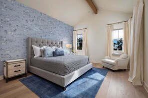 3 bedrooms, iron/ironing board, free WiFi, bed sheets - Lovely Lighthouse Way Near State St, Beach and Parks On The Mesa. (Santa Barbara)