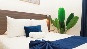 Desk, iron/ironing board, WiFi (free), bed sheets - Kali Hotel - A Historical Gem in the Heart of Santa Ana - Single Room (Santa Ana)
