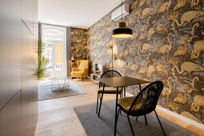 Interior - Boutique Rentals- Art & Charm II apt w/terrace (Porto)