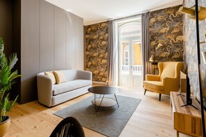 Smart TV - Boutique Rentals- Art & Charm II apt w/terrace (Porto)