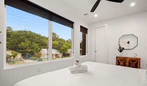 5 Schlafzimmer, Schreibtisch, Bügeleisen/Bügelbrett, kostenloses WLAN