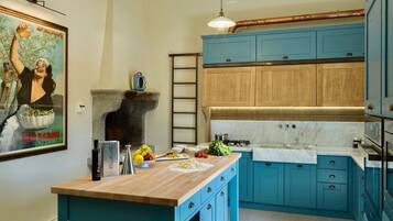 KĂŒhlschrank, Mikrowelle, Ofen, Herdplatte