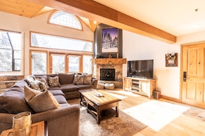 Smart TV, fireplace