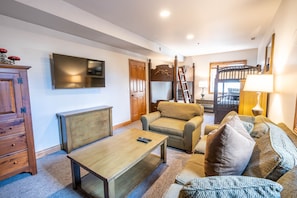 Smart TV, fireplace