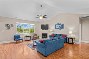 تلفزيون ذكي، ألعاب فيديو، كرة قدم الطاولة، تنس طاولة