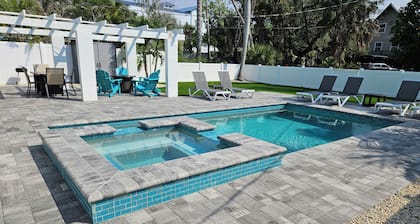 New Beach Retreat. less than 5min walk to the beach.