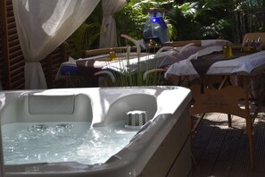 Salas de tratamiento para parejas y tina de hidromasaje 