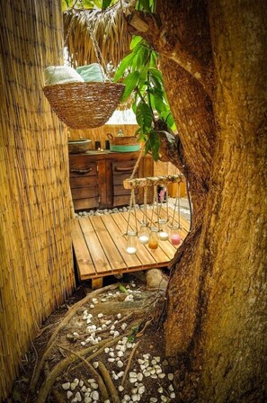 Romantic Tree House | Bathroom
