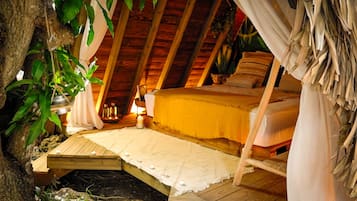 Casa de árbol romántica | Tabla de planchar con plancha