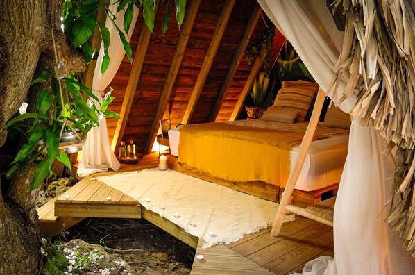 Romantische boomhut | Een strijkplank/strijkijzer