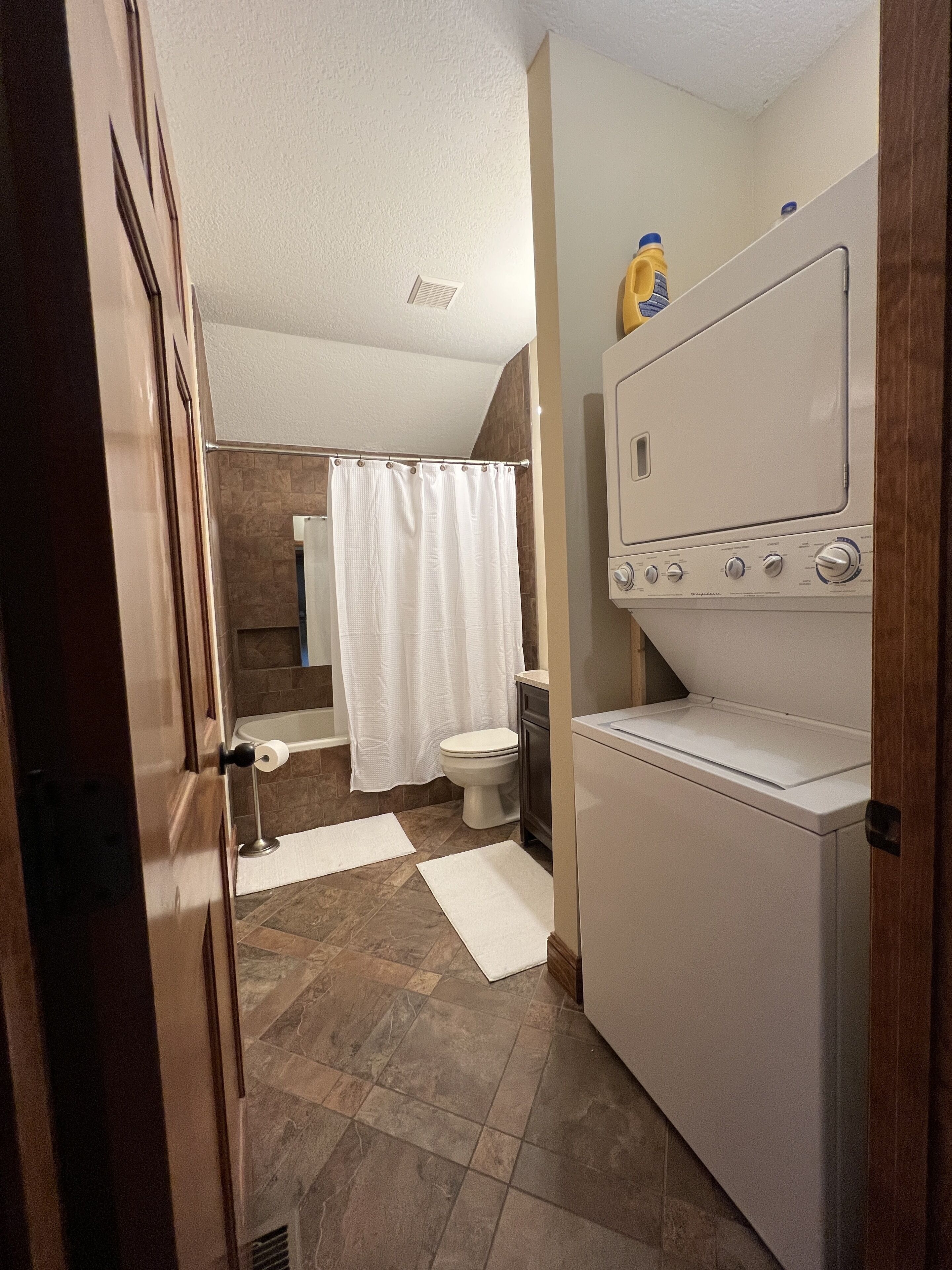 Downtown Hiawassee 2 Bedroom Apartment on Main St 