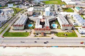 Exterior - ★Crimson Beach Escape ★HotTub ✔Pool★LongStay (Galveston)