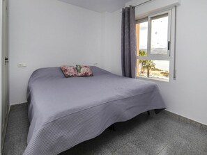 2 chambres, fer et planche à repasser, lit parapluie, Wi-Fi gratuit