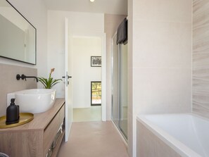 Bathroom - Stunning private villa for 6 guests with A/C, private pool, WIFI, TV, terrace and panoramic view (Umag)