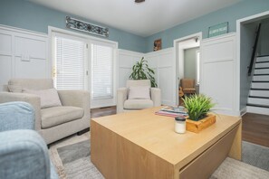Interior - Charm& Chic in DT Lake Geneva Flexible Home Rental (Lake Geneva)