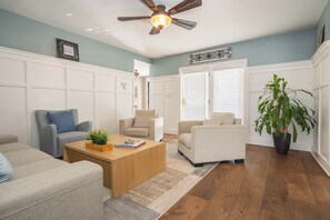 Interior - Charm& Chic in DT Lake Geneva Flexible Home Rental (Lake Geneva)