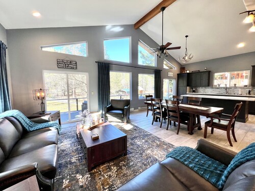 Peaceful & Beautiful Vacation Home- steps away from the river!