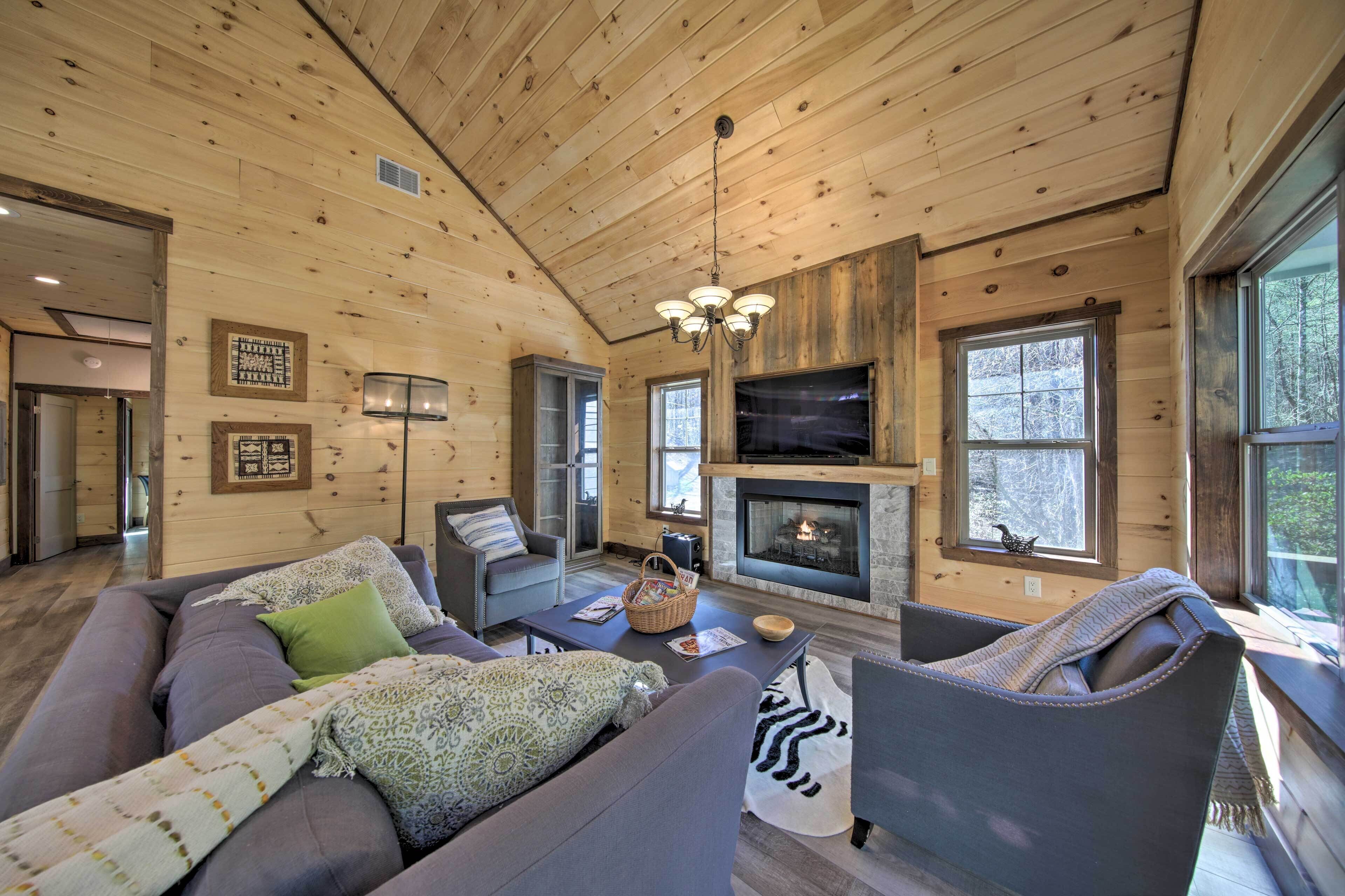 Airy Ellijay Home w/ Spacious Creekside Deck!