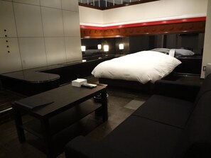 1 bedroom, desk, free WiFi, bed sheets