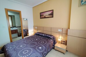 3 habitaciones y tabla de planchar con plancha 