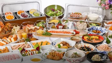 每日供应自助式早餐(每人 JPY 2000)
