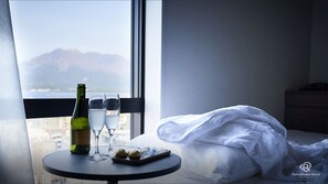 Mountain view - Daiwa Roynet Hotel Kagoshima Tenmonkan PREMIER  (Kagoshima)