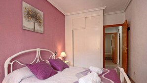 2 slaapkamers, een strijkplank/strijkijzer, gratis wifi, beddengoed