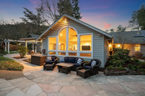 Private 1+ acre, Bocce, Waterfall, Free Pool Heat