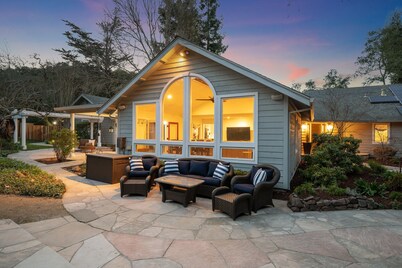Private 1+ acre, Bocce, Waterfall, Free Pool Heat