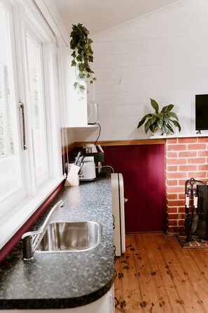 Interior - Mulberry Cottage - with spa and fireplace (The Patch)