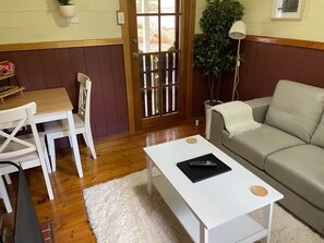 Fireplace, Netflix, streaming services - Mulberry Cottage - with spa and fireplace (The Patch)