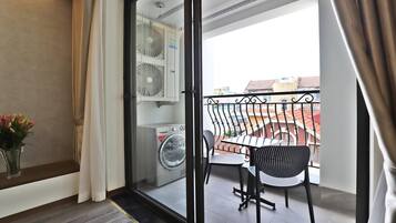 2 bedrooms, individually furnished, desk, free WiFi