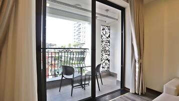 2 bedrooms, individually furnished, desk, free WiFi