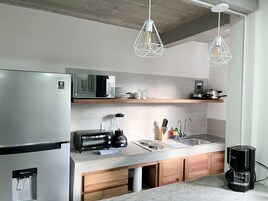 Single Studio Garden View | Özel mutfak | Tam boy buzdolabı, mikrodalga fırın, blender, döküm ızgara 