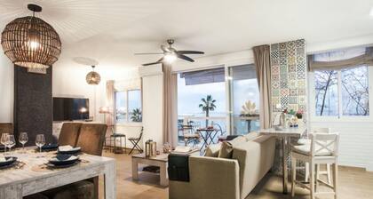 Holidays2Malaga Mendoza with terrace & front Sea view