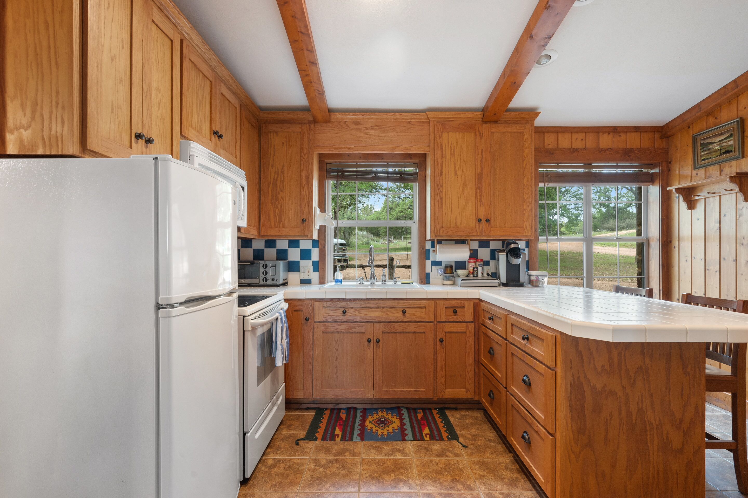 Cozy 2 Bedroom Cabin on Comanche Creek with Firepit