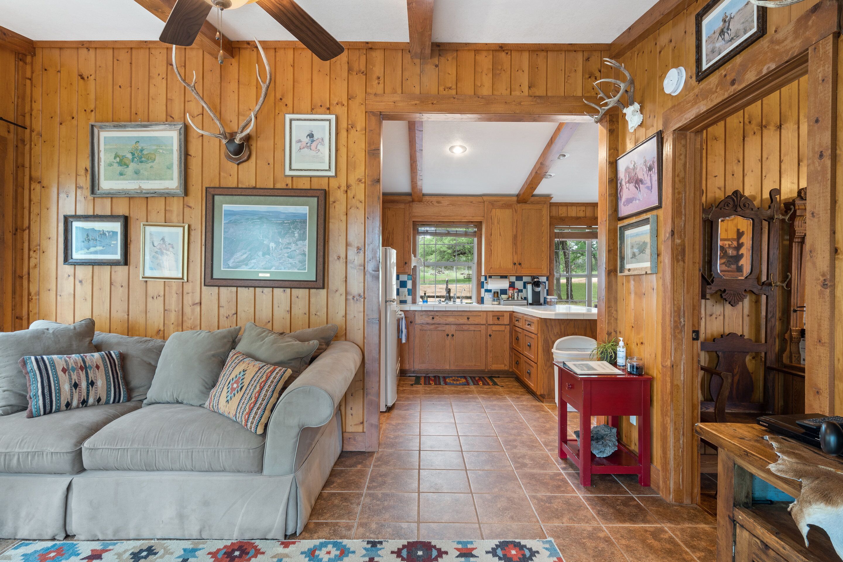 Cozy 2 Bedroom Cabin on Comanche Creek with Firepit