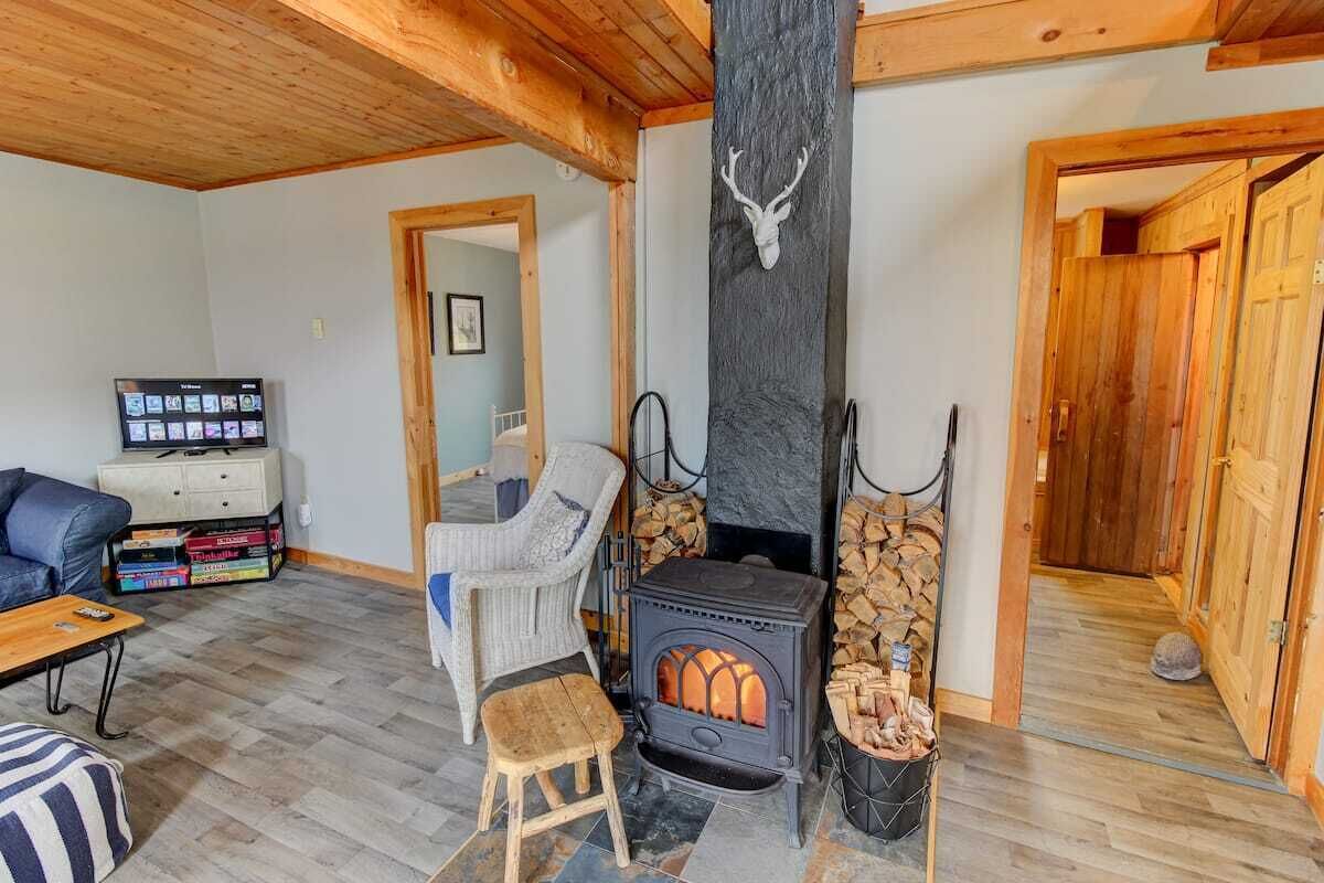 Cozy Cottage In The City With A View!