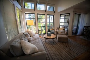 Smart TV, fireplace, stereo - Quiet, clean townhouse.  Relaxing winner. Harbor view, short Gulf walk… (Captiva)