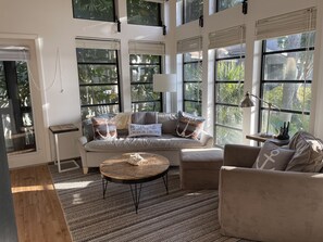 Smart TV, fireplace, stereo