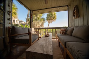 Property grounds - Quiet, clean townhouse.  Relaxing winner. Harbor view, short Gulf walk… (Captiva)