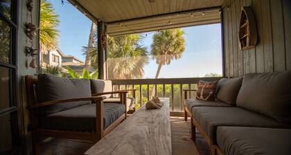 Quiet, clean townhouse. Relaxing winner. Harbor view, short Gulf walk…