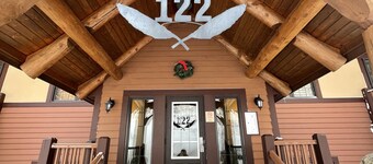 Best ski-in/ ski-out with A/C and fireplace!